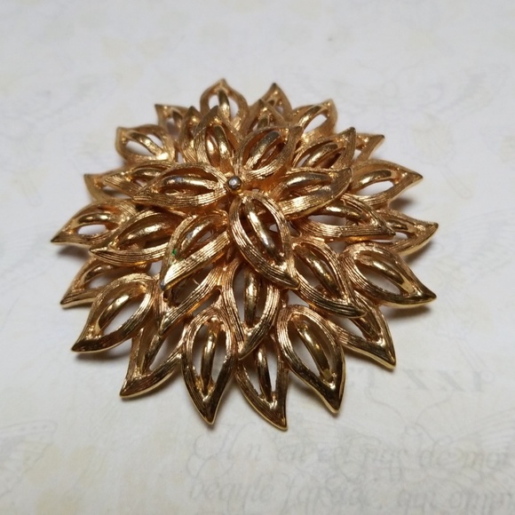 Vintage Signed Roget TM Large Gold Tone Metal Flower Brooch Pin - Picture 12 of 12